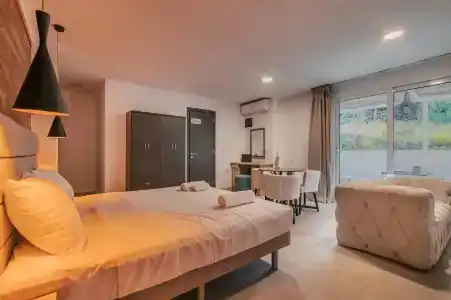 Bamboo Suites Boutique - 111