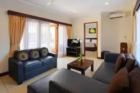 Kuta Town House - 24