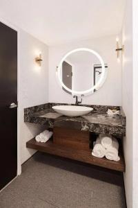 Best Western Plus Abbey Inn - 38