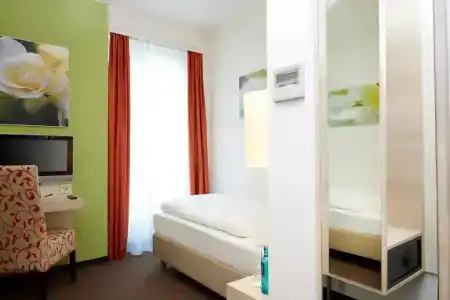 H+ München - 26