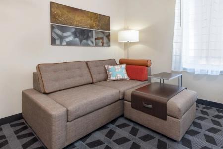TownePlace Suites by Marriott Indianapolis Airport - 4