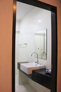 Sea Host Inn - 44