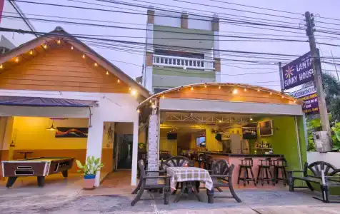 Hugs Guesthouse - 19
