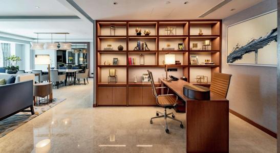 Hilton - 34