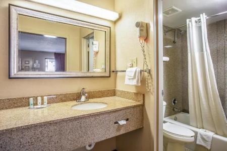 Quality Inn - 48