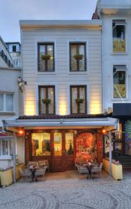 Royan Suites - 3