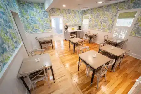 Town & Tide Inn - 21