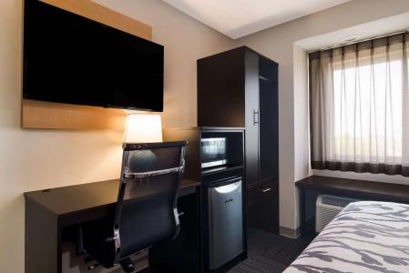 Erie Inn and Suites - 3