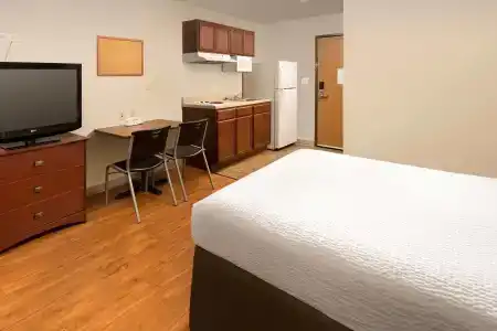 WoodSpring Suites - 4