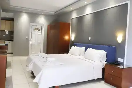 Royal and Suites - 0