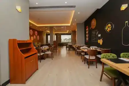 The Grand Lux - 25
