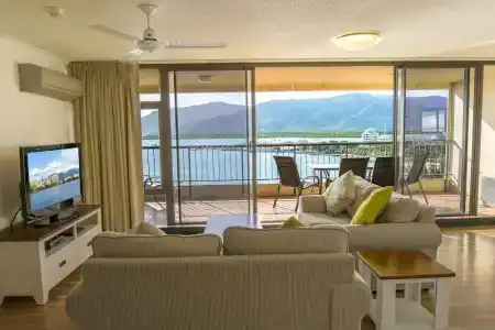 Cairns Aquarius - 124