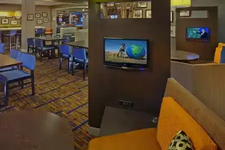 Courtyard by Marriott Waterfront - 25