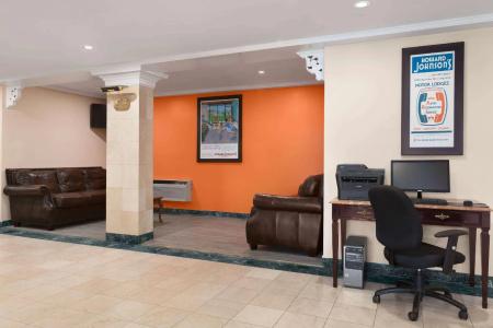 Howard Johnson Plaza by Wyndham - 1