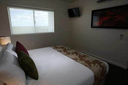 Quest Palmerston - - 30