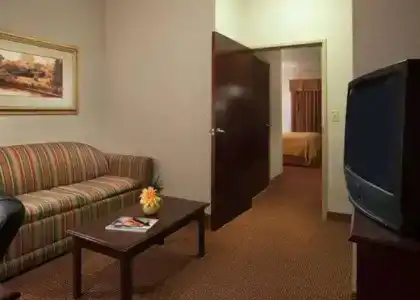 Quality Inn & Suites Near University - 3