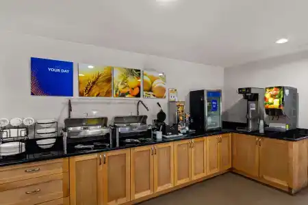 Comfort Inn & Suites - 21