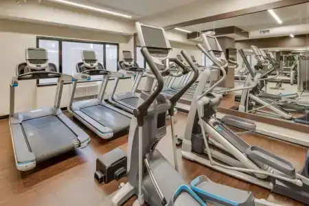 DoubleTree by Hilton & Suites - 14