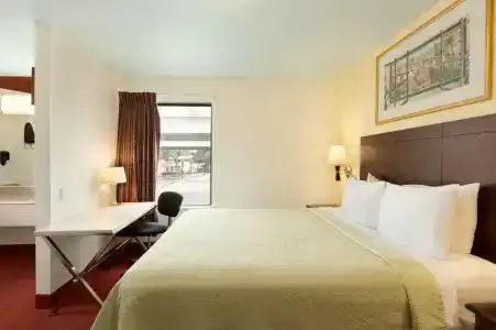 Days Inn by Wyndham Austin/University/Downtown - 5