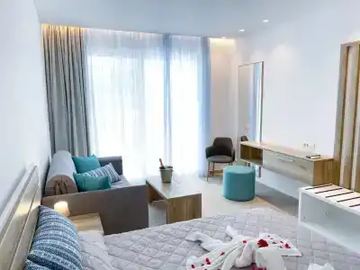 Lardos Bay - 72
