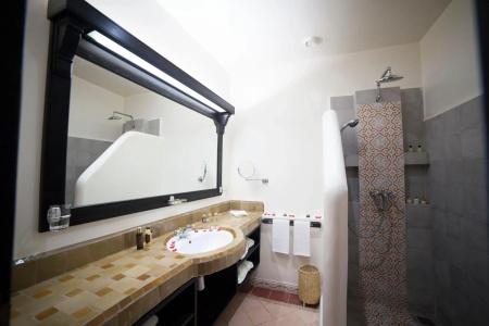 Borjs Suites & Spa - 9