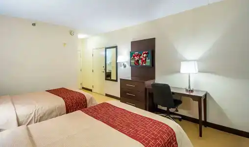 Red Roof Inn Plus + Phoenix West - 3