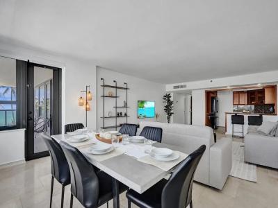 The Alexander All Suites - 402