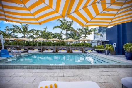 Catalina & Beach Club - 17