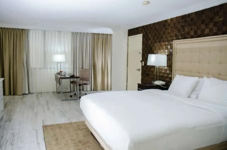 Hilton Palm Beach Airport - 68