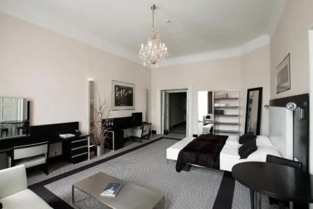 Old Town Square Residence by Emblem - 67