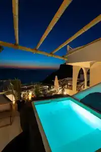 Daydream Luxury Suites - 26