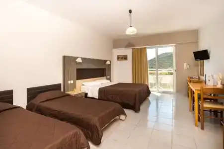 Zoes & Suites - 55