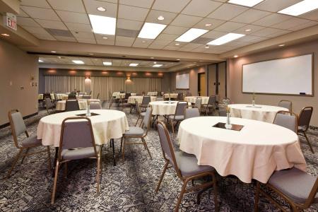 Best Western Plus Thunderbird Suites - 27