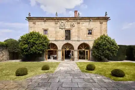 Helguera Palacio Boutique & Antique - 0