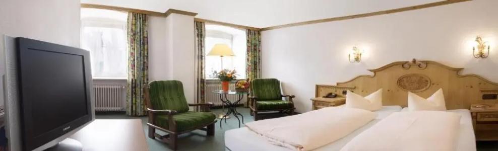 Post-Hotel - 27