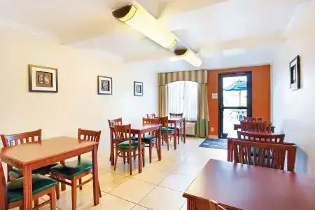 La Quinta Inn by Wyndham Orlando International Drive North - 11