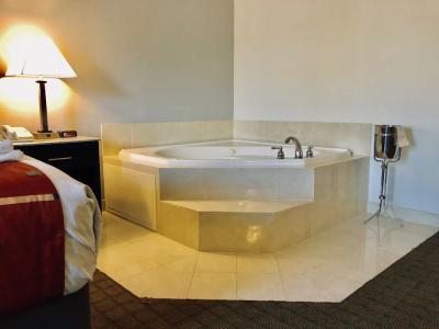 Days Inn & Suites by Wyndham - 103