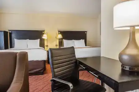 Comfort Inn & Suites LaGuardia Airport - 46