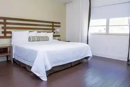 Dorchester & Suites - 24