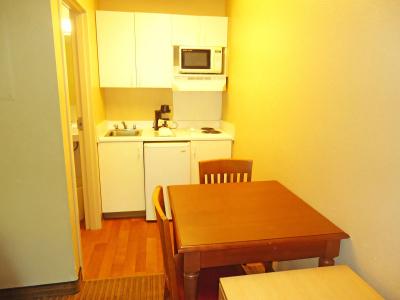 Hometowne Studios by Red Roof - University Pkwy - 12