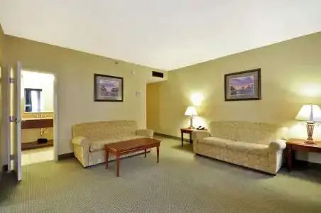 Hampton Inn Charleston-Historic District - 3