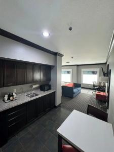 Hawthorn Suites by Wyndham - 50