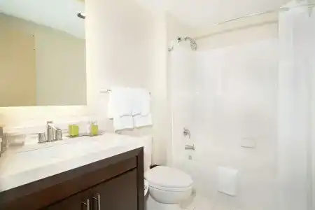 DoubleTree by Hilton Ocean Point - North Miami Beach - 10