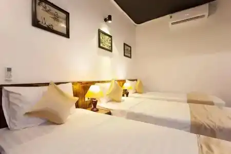 Luxury Backpakers - 1