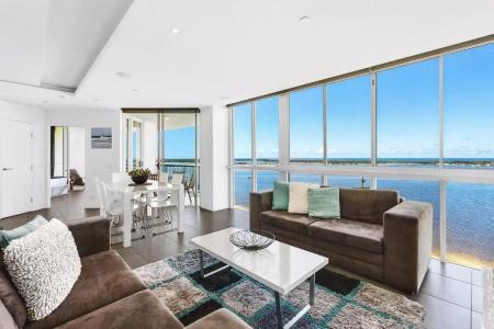 Crystal Bay On The Broadwater - 445