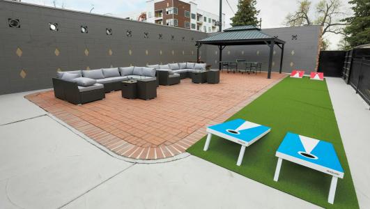 Traveler's Uptown - 35
