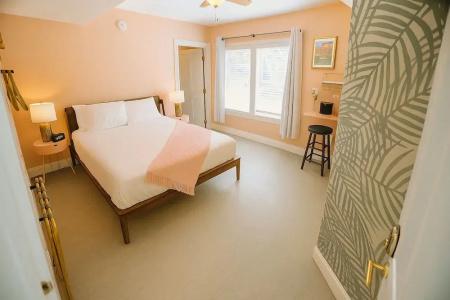 The Historic Peninsula Inn - 57
