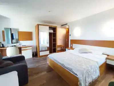 Shah Inn - 46