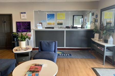 Days Inn by Wyndham Airport Fair and Expo Center - 2