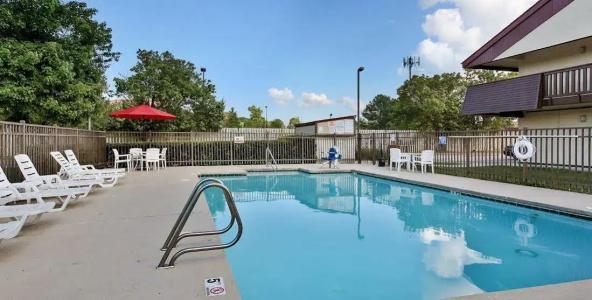 Red Roof Inn Virginia Beach - 13